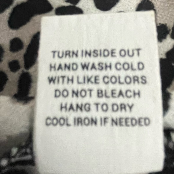 E&M COLLECTION ANIMAL PRINT TIE FRONT SLEEVELESS BLOUSE SIZE LARGE PREOWNED - Picture 6 of 7